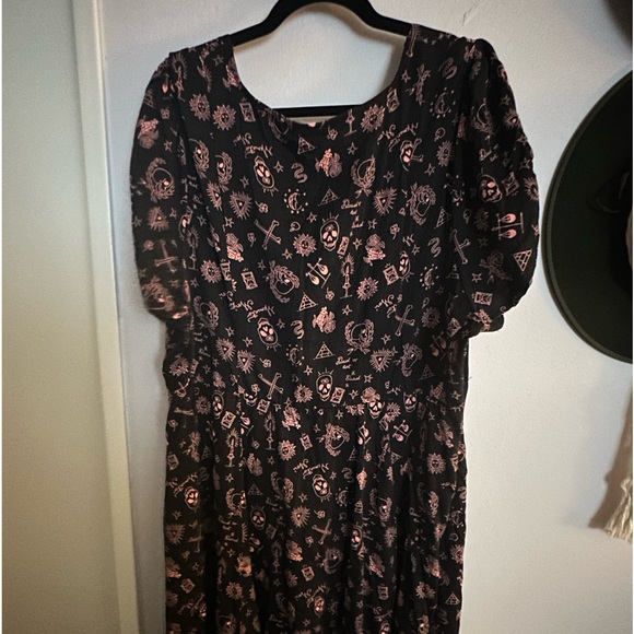 Torrid SHIRRED FIT & FLARE DRESS STRETCH CHALLIS TATTOO BLACK SIZE 4 NWOT - Picture 12 of 12